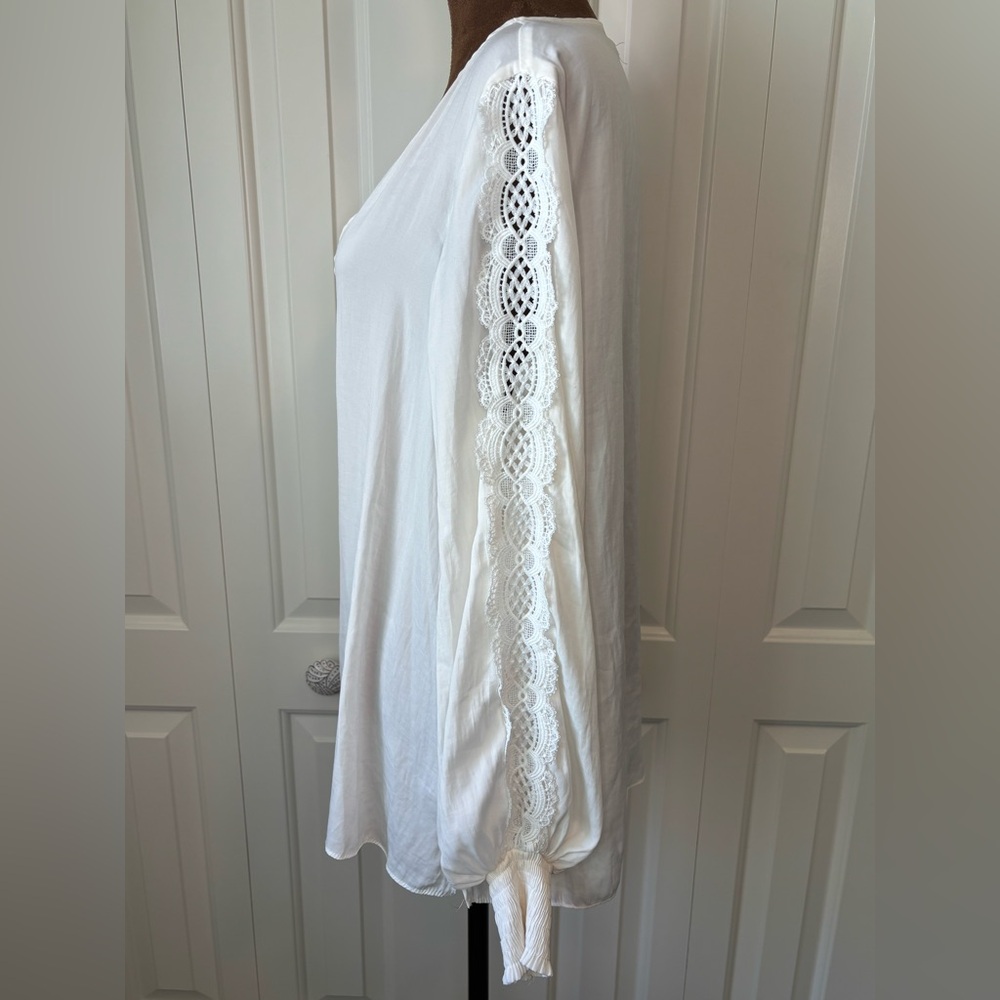 Mustard Seed White V-Neck Lace Trim Sleeve Boho Tunic, Size Medium